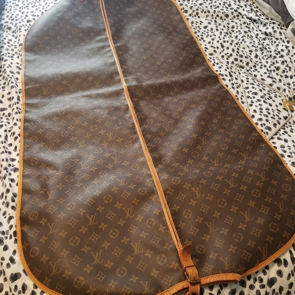 Louis Vuitton Garment Bag - Picture 4 of 15